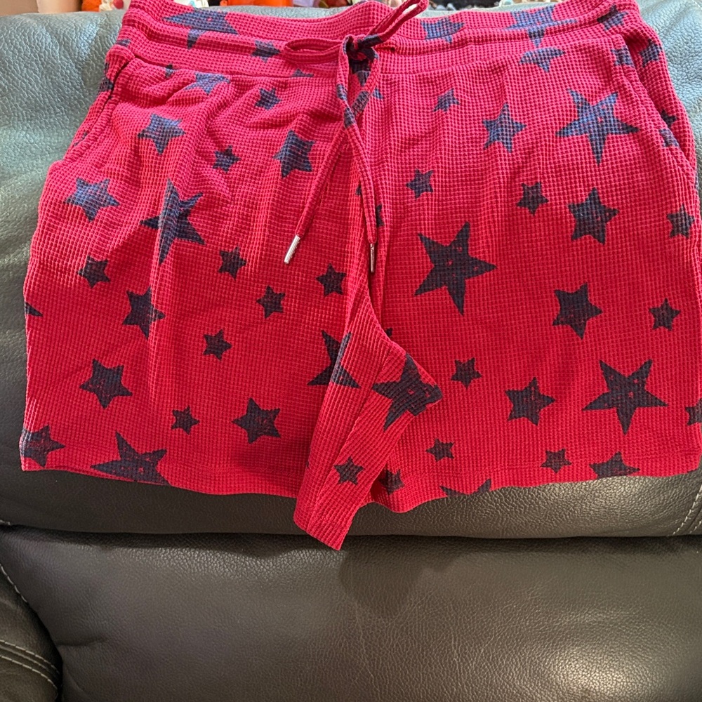 Belle by Kim gravel red and blue star waffle knit 7 in inseam shorts